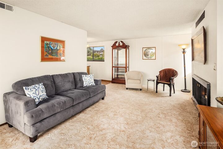 Property Photo:  335  3rd Avenue S 203  WA 98020 