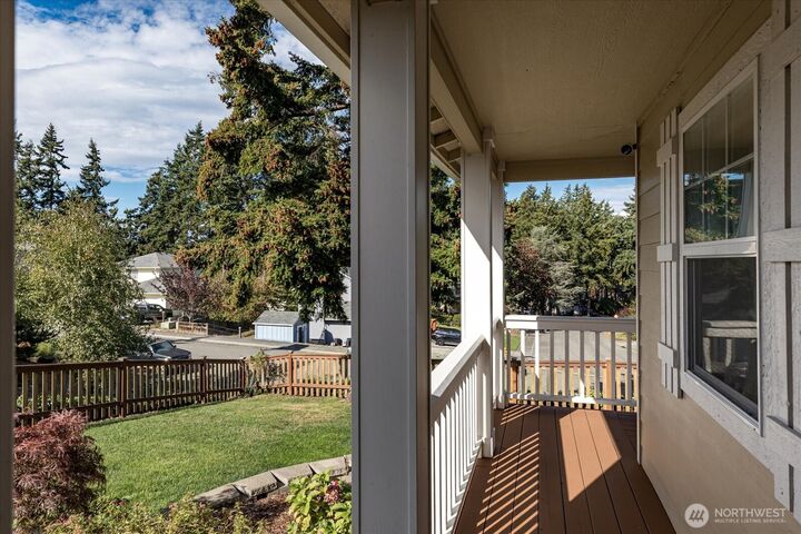Property Photo:  1605 SW 16th Avenue  WA 98277 