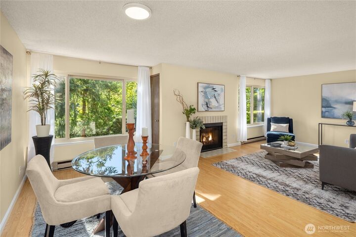 Property Photo:  9504  Ravenna Avenue NE 203  WA 98115 