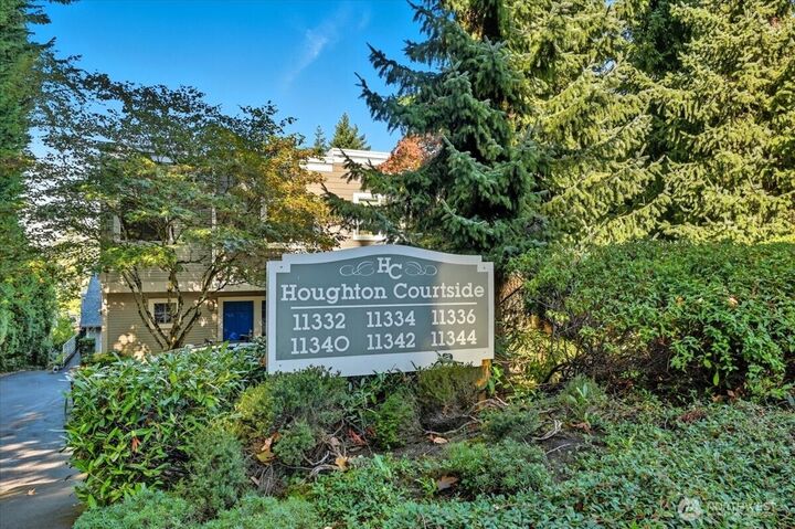 Property Photo:  11344 NE 67th Street A1  WA 98033