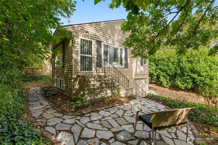 Property Photo:  3928 S Pilgrim  WA 98118 