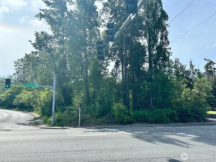 Property Photo:  3010 E Sunset Drive  WA 98226 