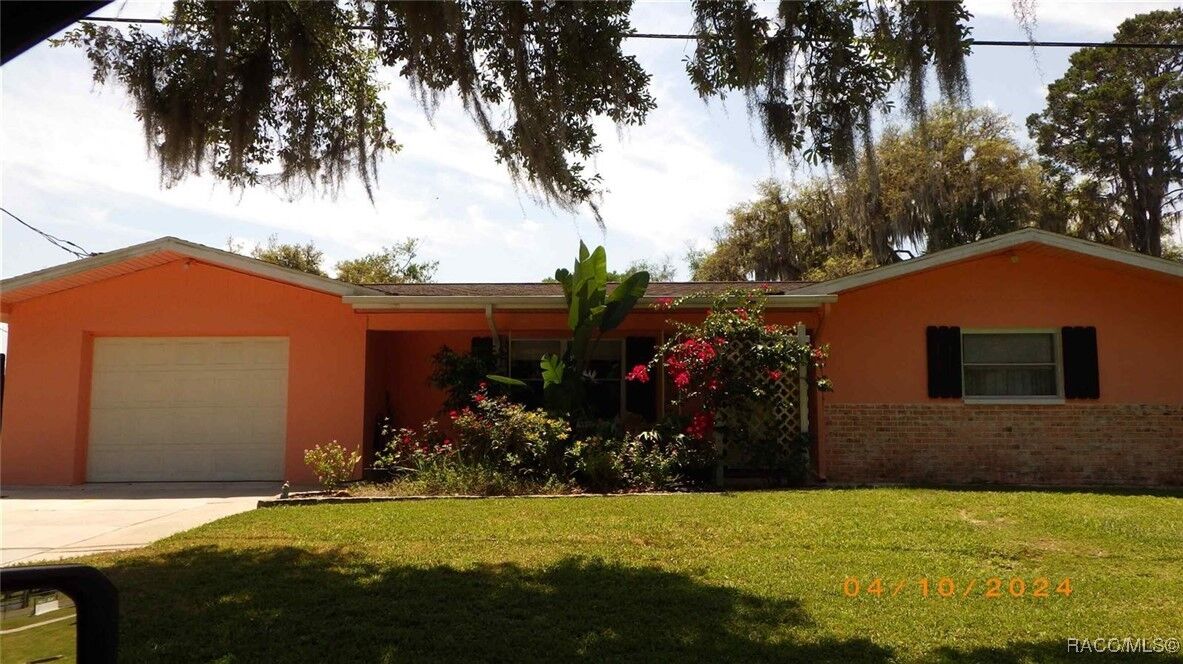 Property Photo: 7330 E Allen Drive FL 34450