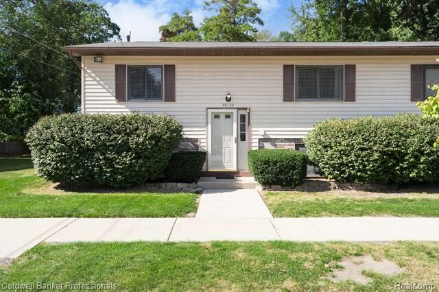 Property Photo:  38122 Hixford Place  MI 48185 