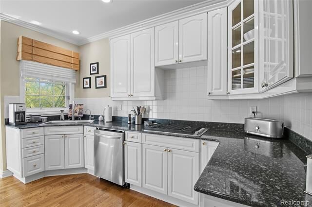 Property Photo: 2879 Hastings Court MI 48306