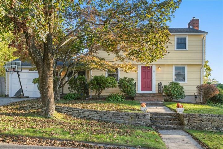 Property Photo:  76 Cliffside Drive  RI 02920 