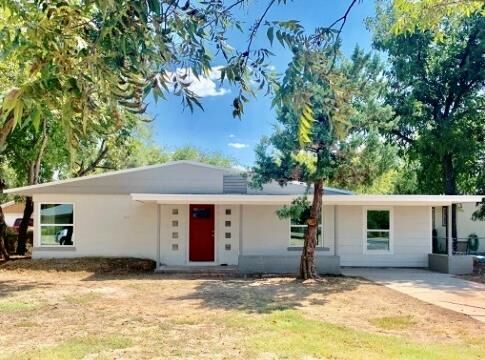 Property Photo: 305 Glenmore St TX 76903