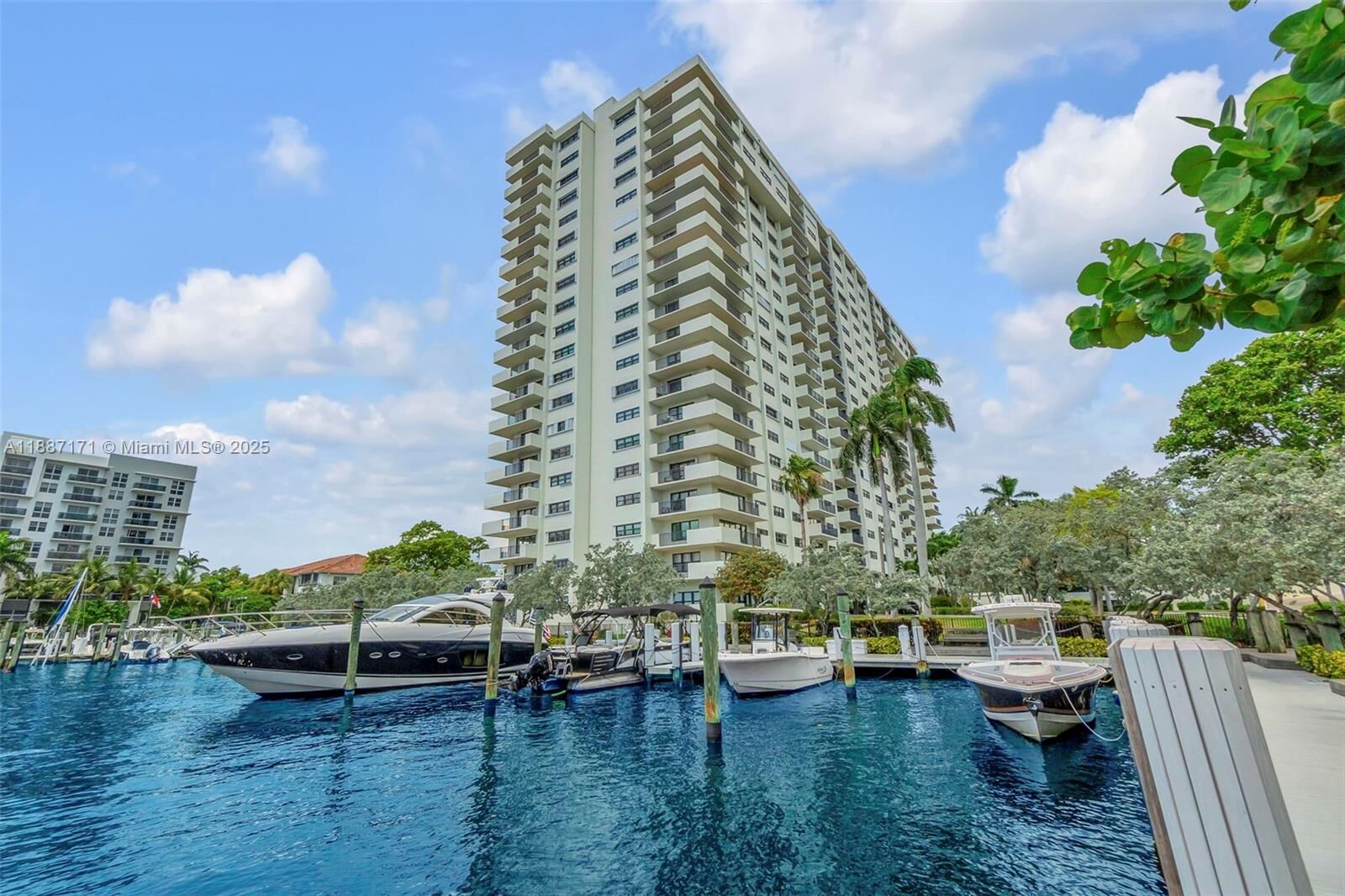 Property Photo: 3200 Port Royale Dr N 802 FL 33308