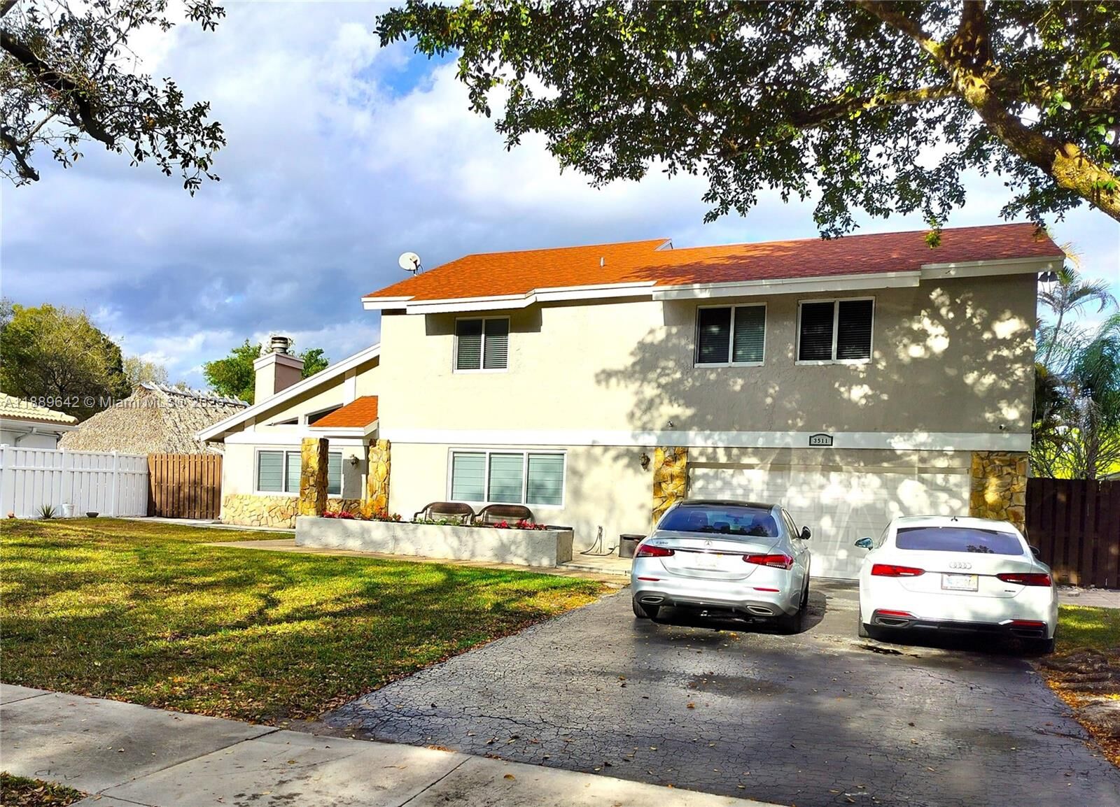 Property Photo: