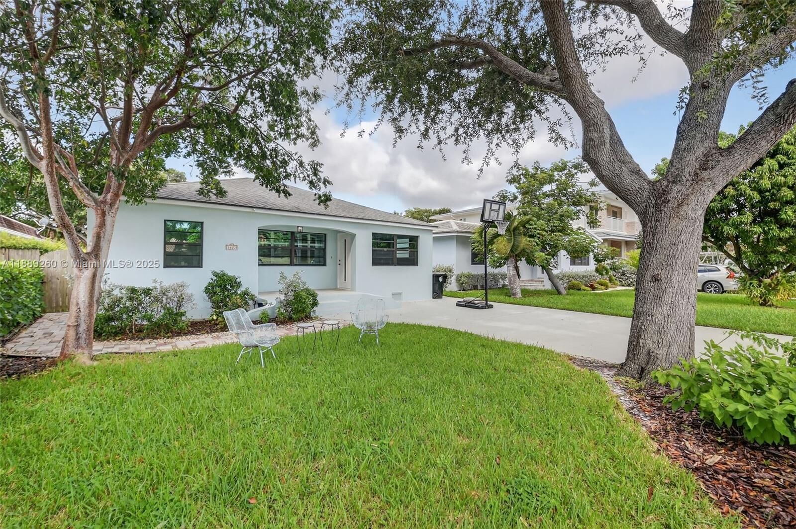 Property Photo:  1027 S Palmway  FL 33460 