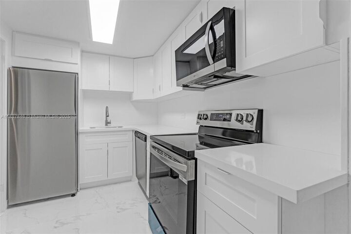Property Photo: 905 Brickell Bay Dr 1823 FL 33131