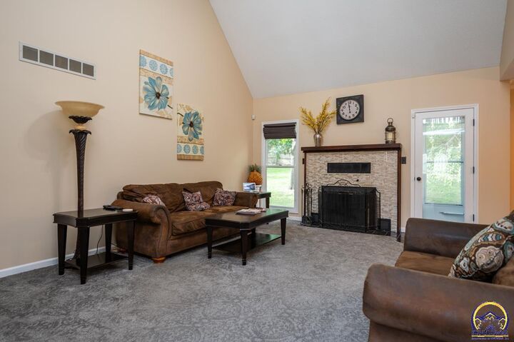 Property Photo: 6239 SW 38th Pl KS 66610