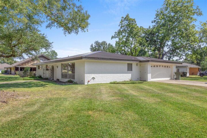 Property Photo:  315 University Drive  LA 70605