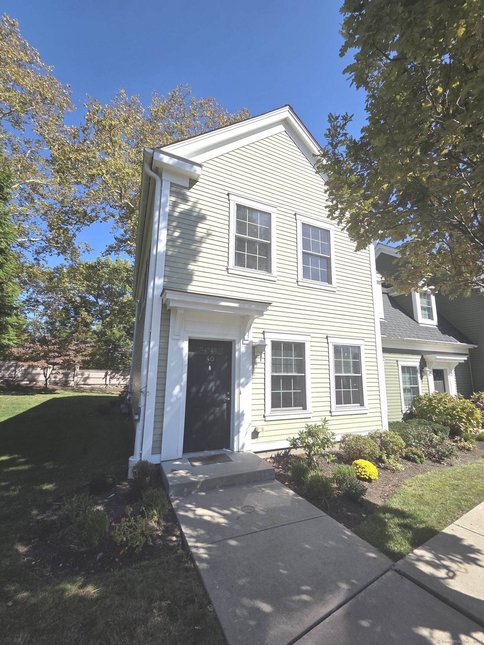 Property Photo: 40 Stoneridge Circle 40 CT 06902