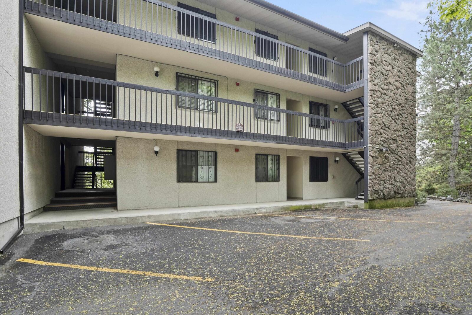 Property Photo: 1002 W 7th Ave 203 WA 99204