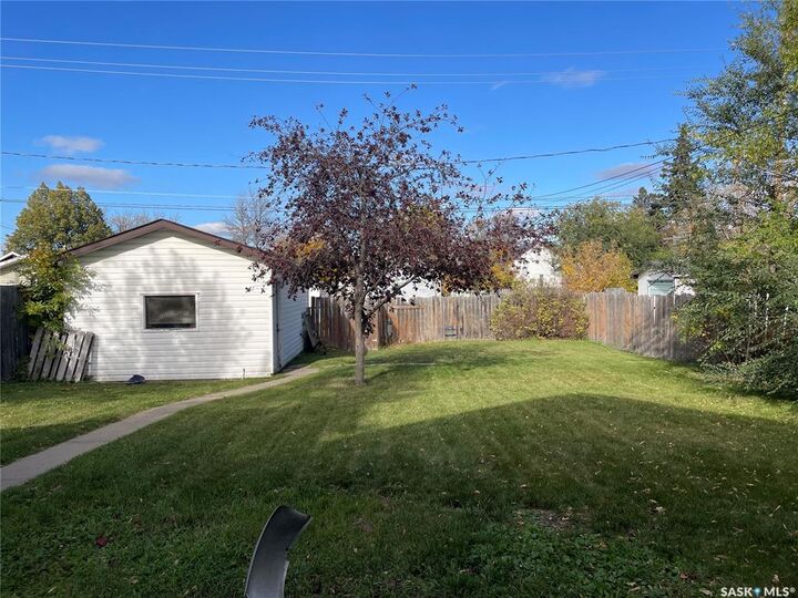 Property Photo:  628 5th Street E  SK S6V 0M2 