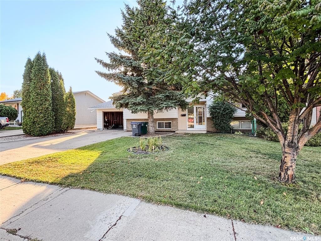 Property Photo:  158 Mount Allison Crescent  SK S7H 4A5 