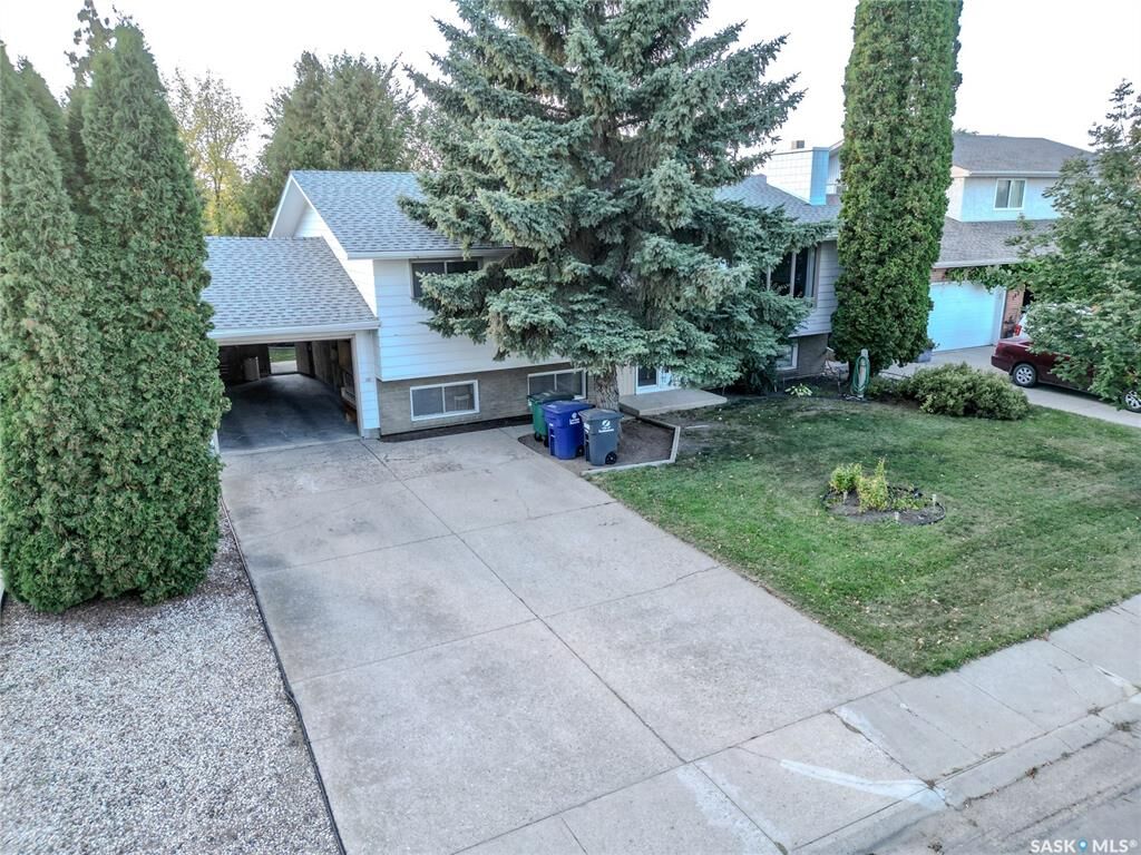 Property Photo:  158 Mount Allison Crescent  SK S7H 4A5 