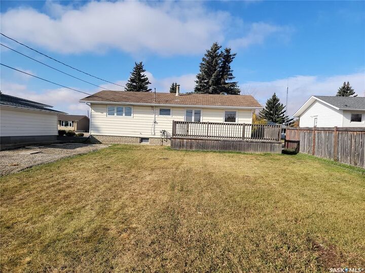 Property Photo:  708 2nd Street W  SK S0K 4W0 