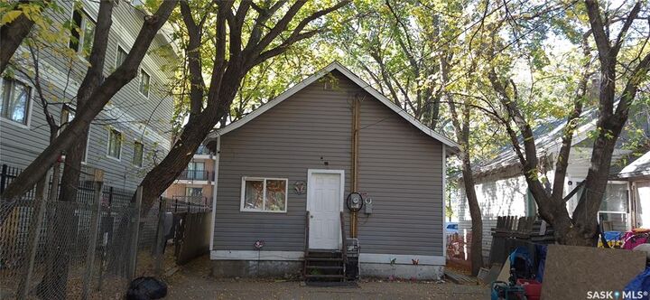 Property Photo: 124 O Avenue S SK S7M 2R5