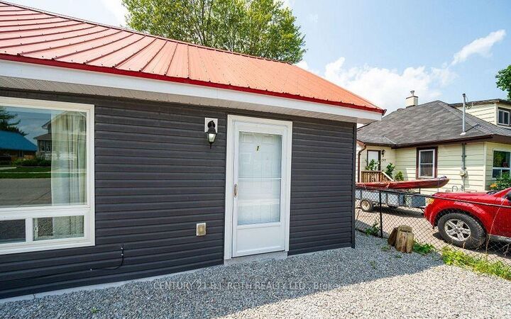 Photo de la propriété:  303 Moffat Street 1  ON L3V 4E9 