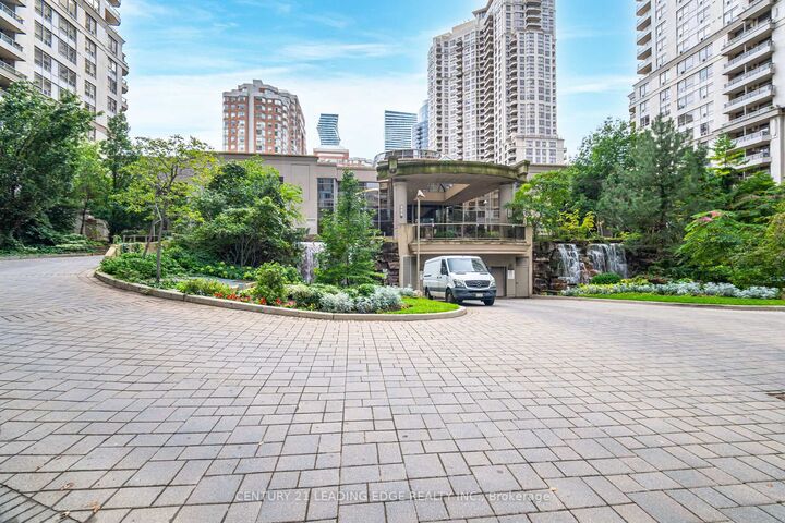 Property Photo:  3880 Duke Of York Boulevard 1609  ON L5B 4M7 