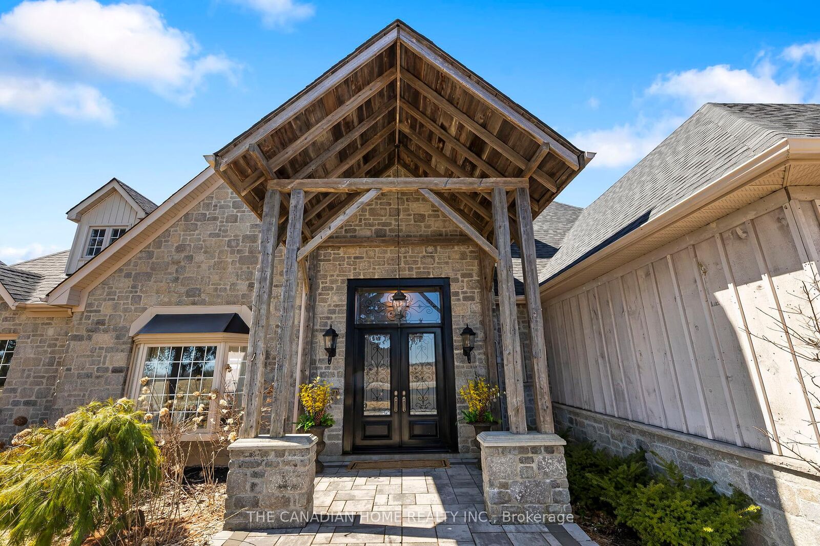 Property Photo: 5038 Thornton Road N ON L1H 7K4