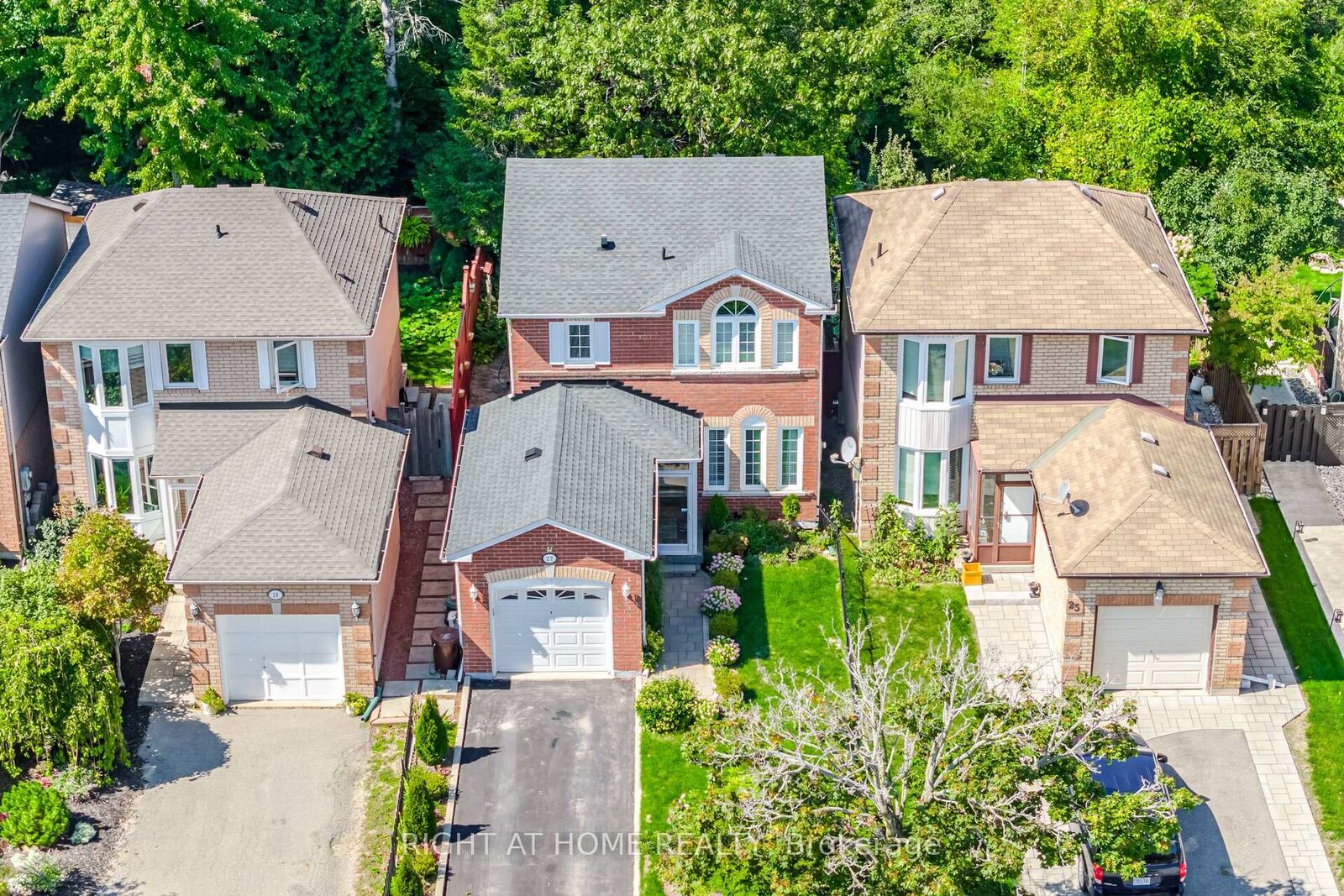 Photo de la propriété: 27 Lasby Lane ON L7J 2W9