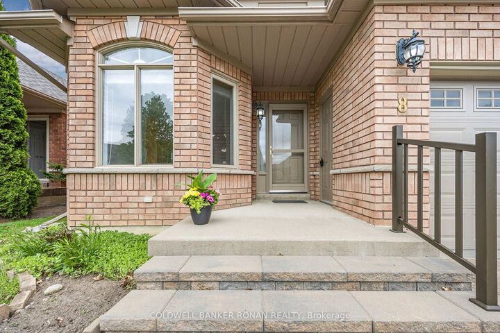 Photo de la propriété:  8 Malibu Manor W 9  ON L9R 2C1 