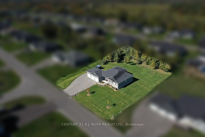 Property Photo:  51 Cheslock Crescent  ON L3V 8N8 