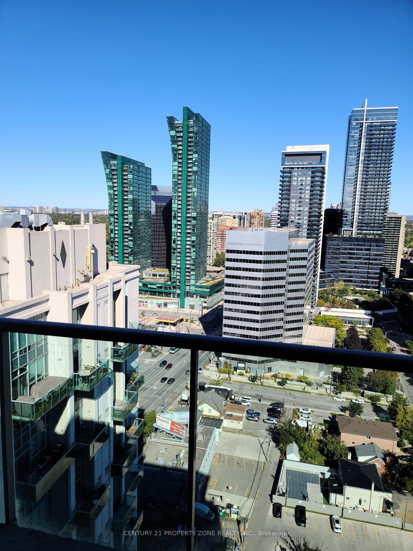 Property Photo:  16 Harrison Garden Boulevard  ON M2N 7J6 