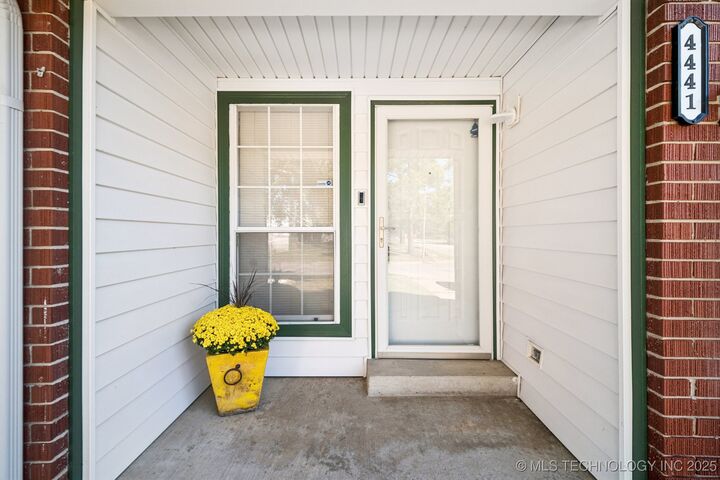Property Photo:  4441 W Queens Street  OK 74012 