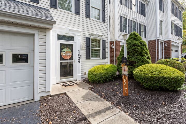 Property Photo:  1029 Woodlawn Dr  PA 15317 