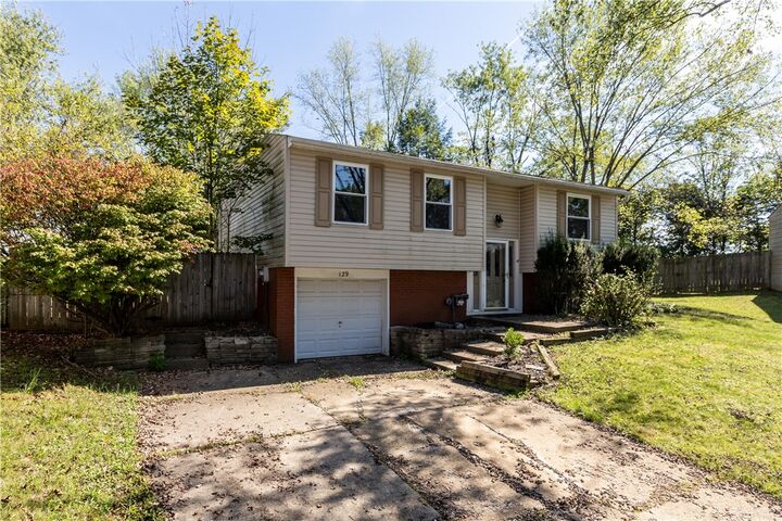 Property Photo:  129 Skyline Dr  PA 15239 