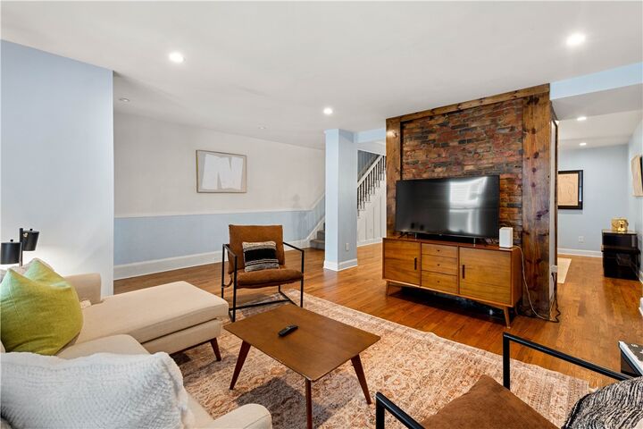 Property Photo:  1207 Linden Pl  PA 15212 