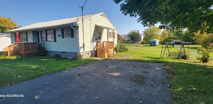 Property Photo:  88 Wall Street  NY 12901 