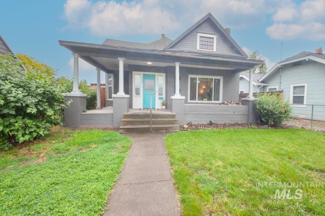 Property Photo:  1122 11th Ave  ID 83501
