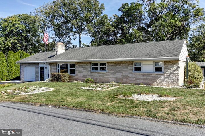 Property Photo:  24 Arwin Drive  PA 17036 