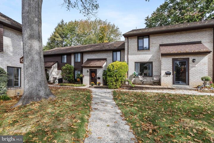 Property Photo:  2605 Red Oak Circle  PA 19064 