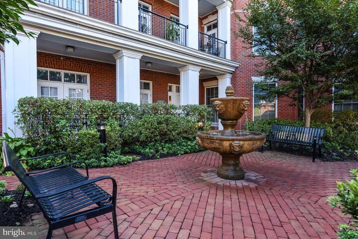 Property Photo:  1023 N Royal Street N 405  VA 22314 