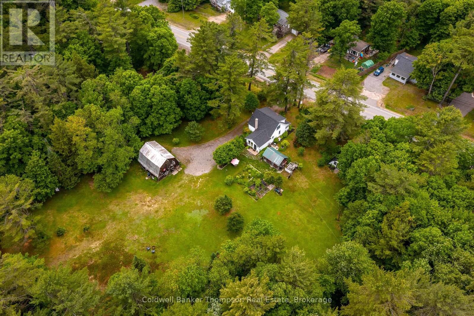 Photo de la propriété:  623 141 Highway  ON P0B 1M0 