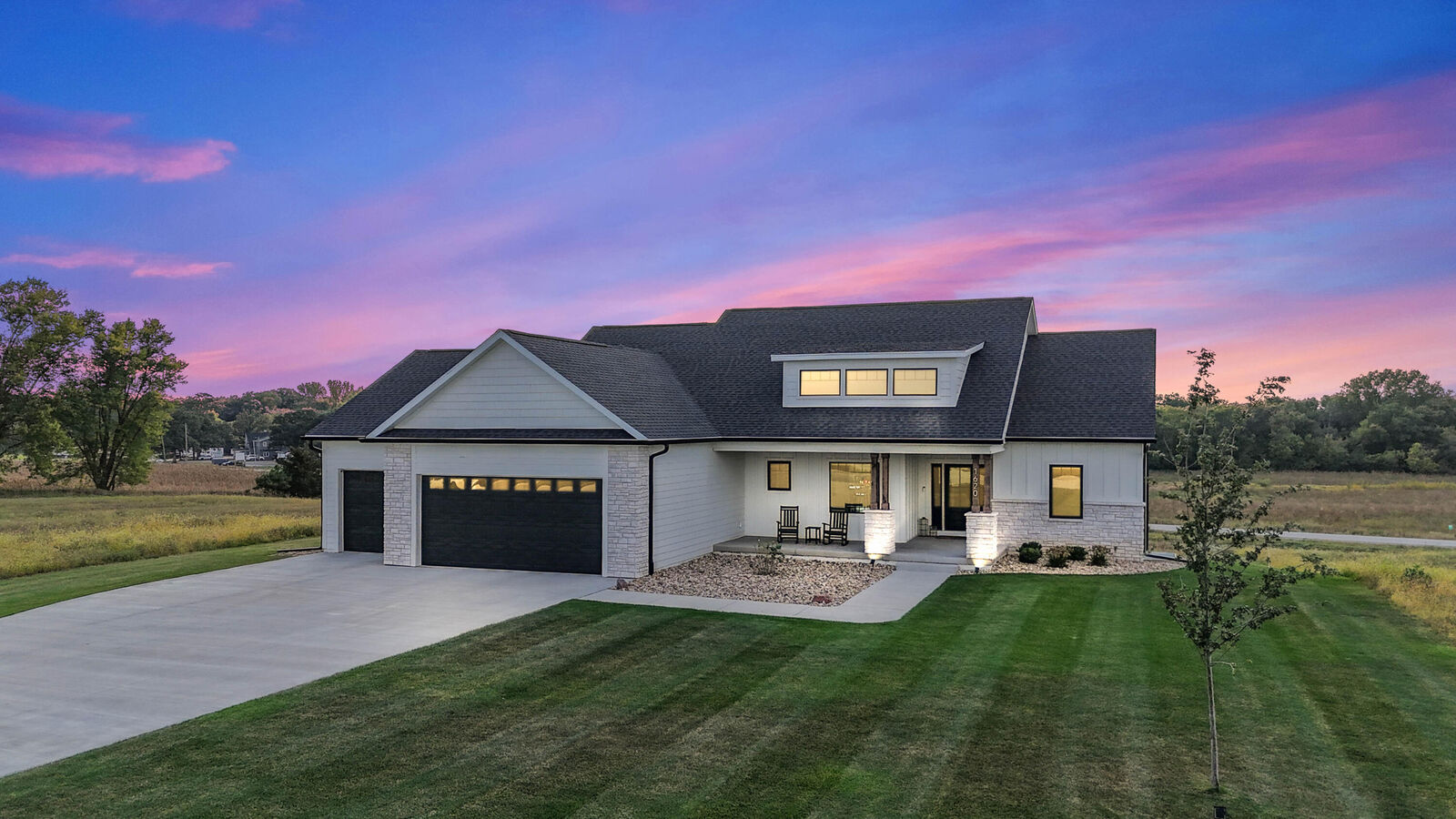 Property Photo:  1620 Magnolia Place  IA 50248 