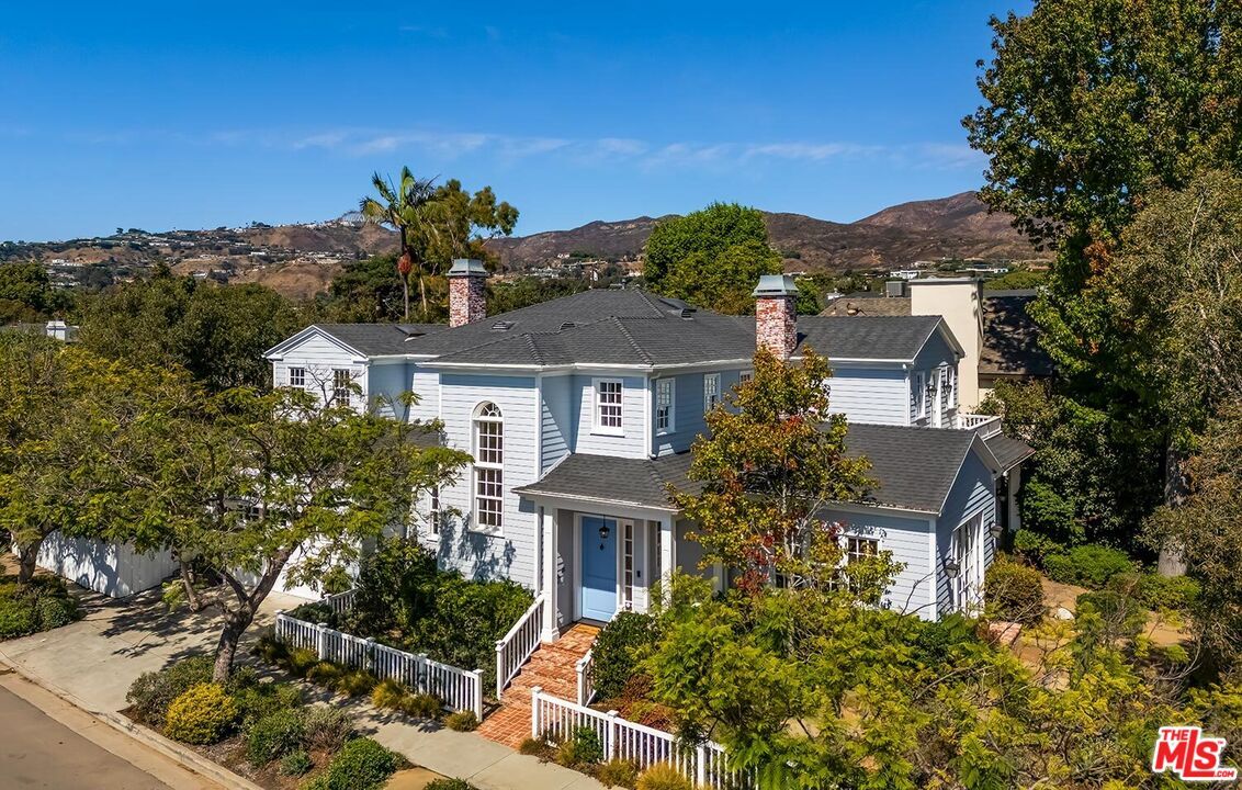 Property Photo:  701 El Medio Ave  CA 90272 
