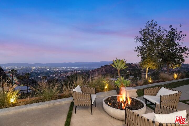 Property Photo:  8545 Charl Ln  CA 90046 