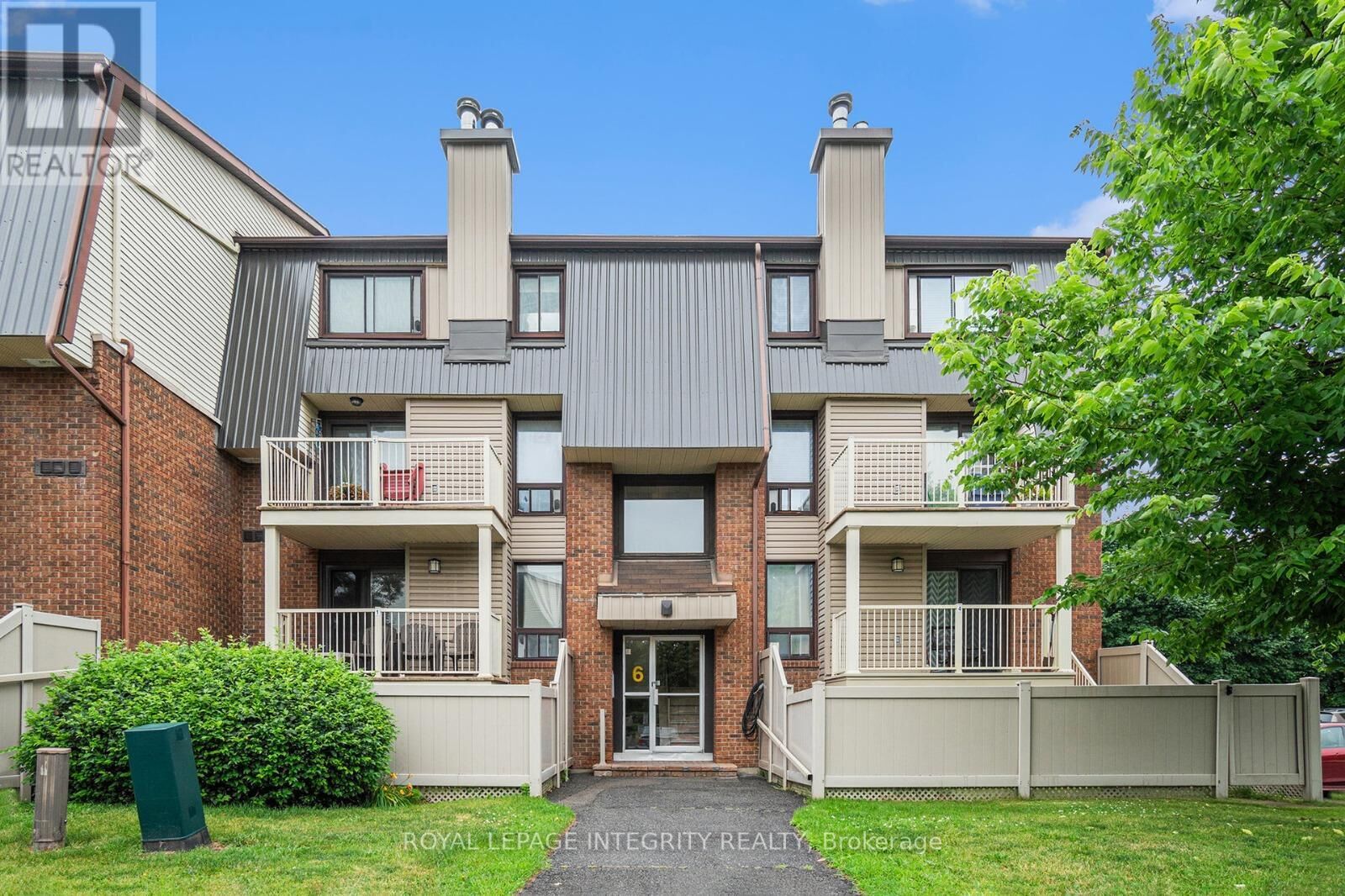 Property Photo:  6 Sweetbriar Circle 7  ON K2J 2K4 