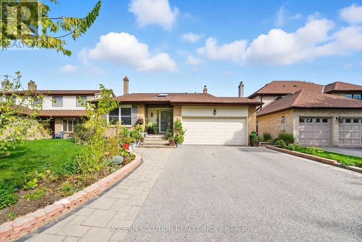 5 Woodlawn Court  Whitby (Blue Grass Meadows) ON L1N 6R4 photo