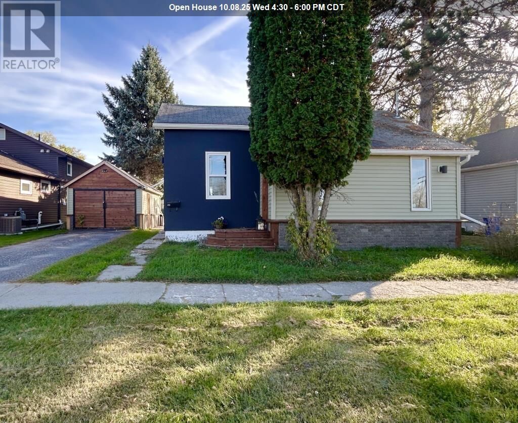 Property Photo: 419 Fourth Street West ON P9A 3C2