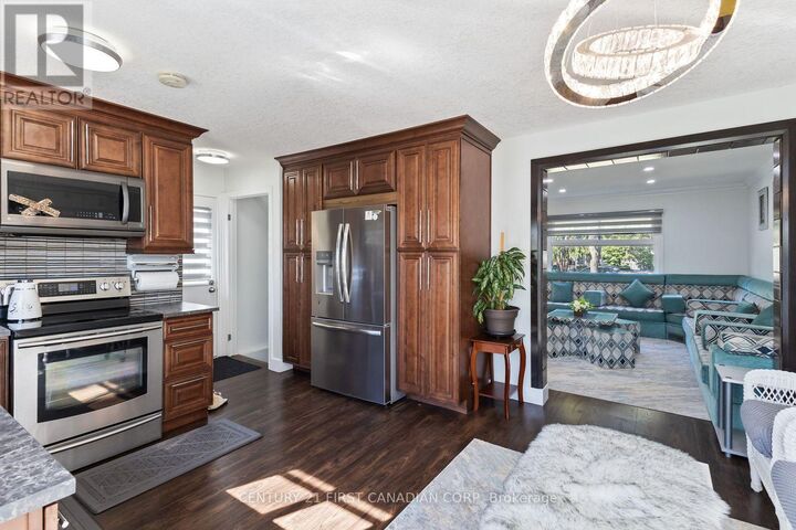 Property Photo:  172 Golfdale Crescent  ON N6C 5X4 