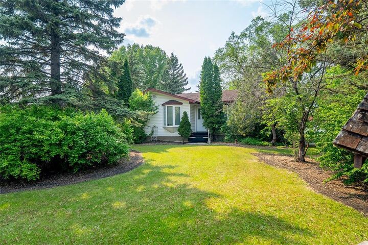 3300 Raleigh Street  Winnipeg MB R2E 1B9 photo