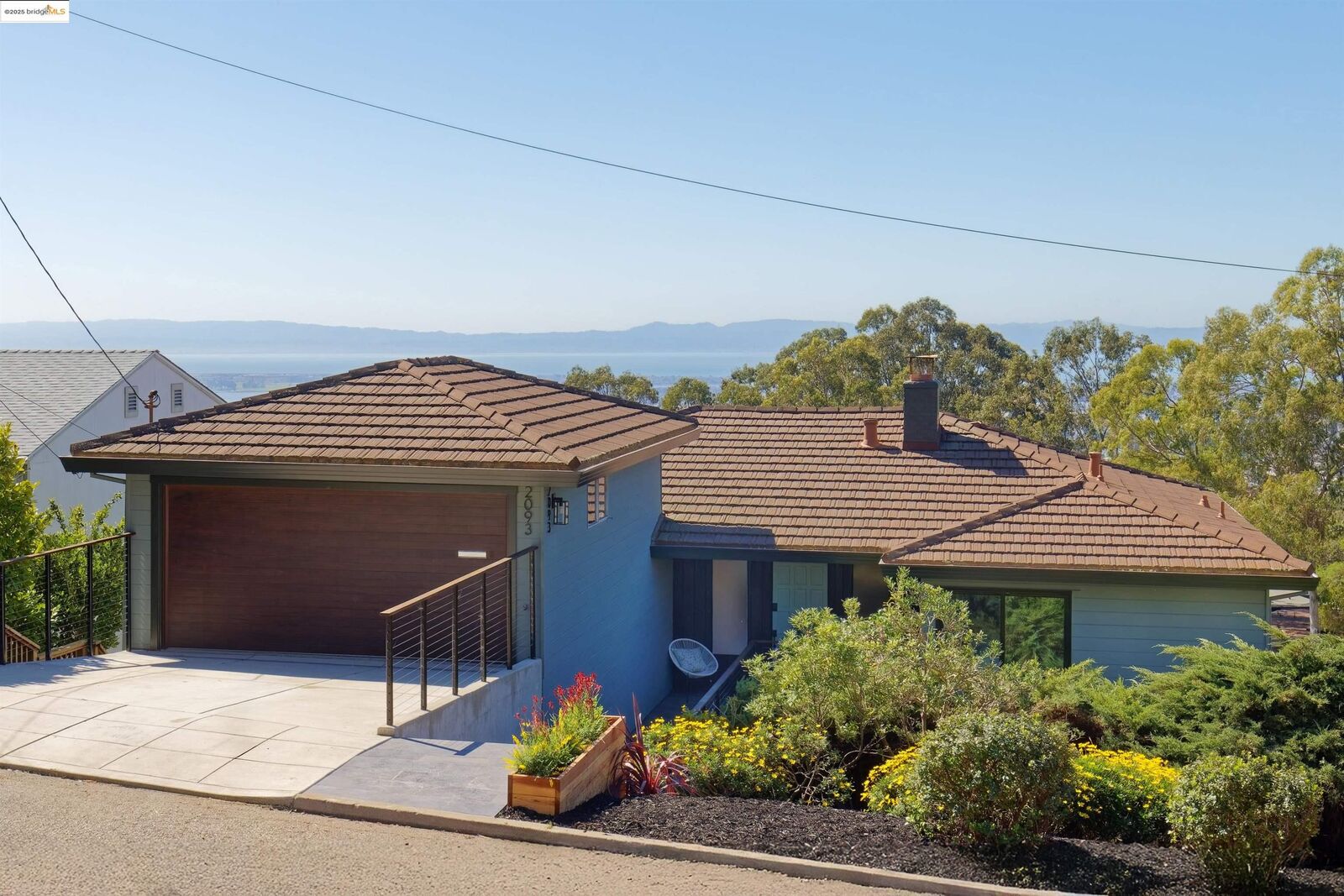 Property Photo:  2093 Braemar Rd  CA 94602 